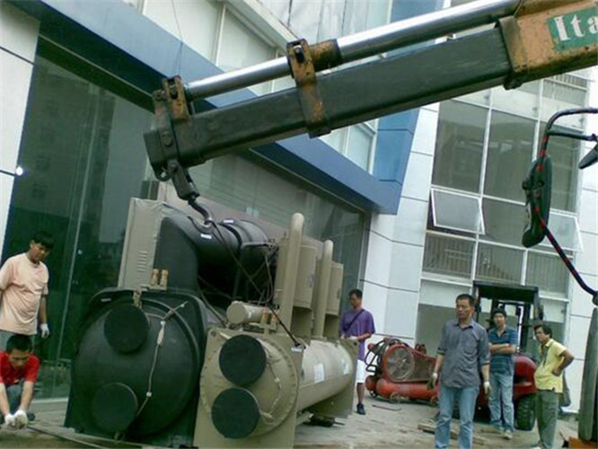 当雄县随车吊和汽车吊的核心区别是什么？哪种更省钱？