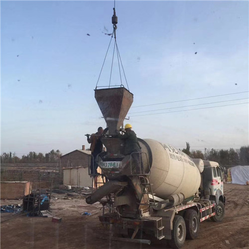 当雄县“精准瞄准”—— 吊车的 “定位导航” 技术